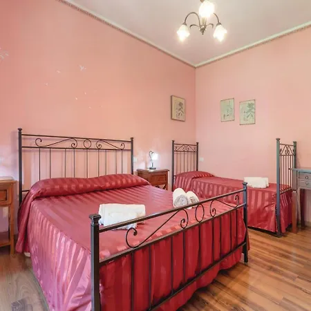 Seven-bedroom Holiday In Valfabbrica 別荘 *