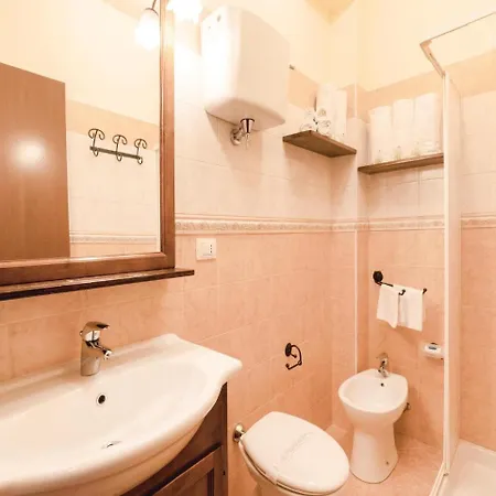 Seven-bedroom Holiday In Valfabbrica 別荘 *