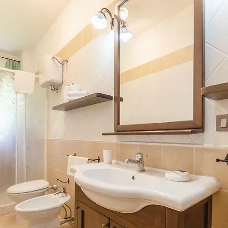 Seven-bedroom Holiday In Valfabbrica 別荘