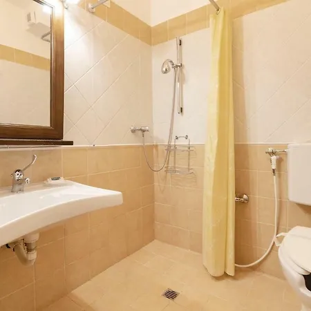 Seven-bedroom Holiday In Valfabbrica 別荘 Giomici