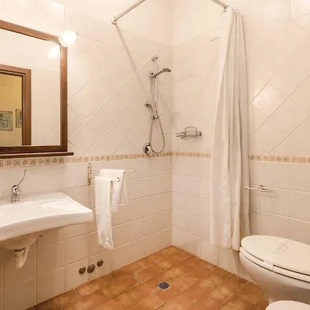 Seven-bedroom Holiday In Valfabbrica 別荘 *