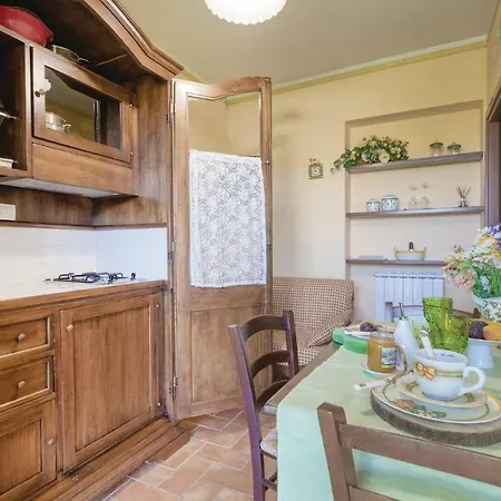 Seven-bedroom Holiday In Valfabbrica Giomici