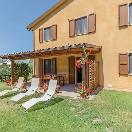 Seven-bedroom Holiday In Valfabbrica